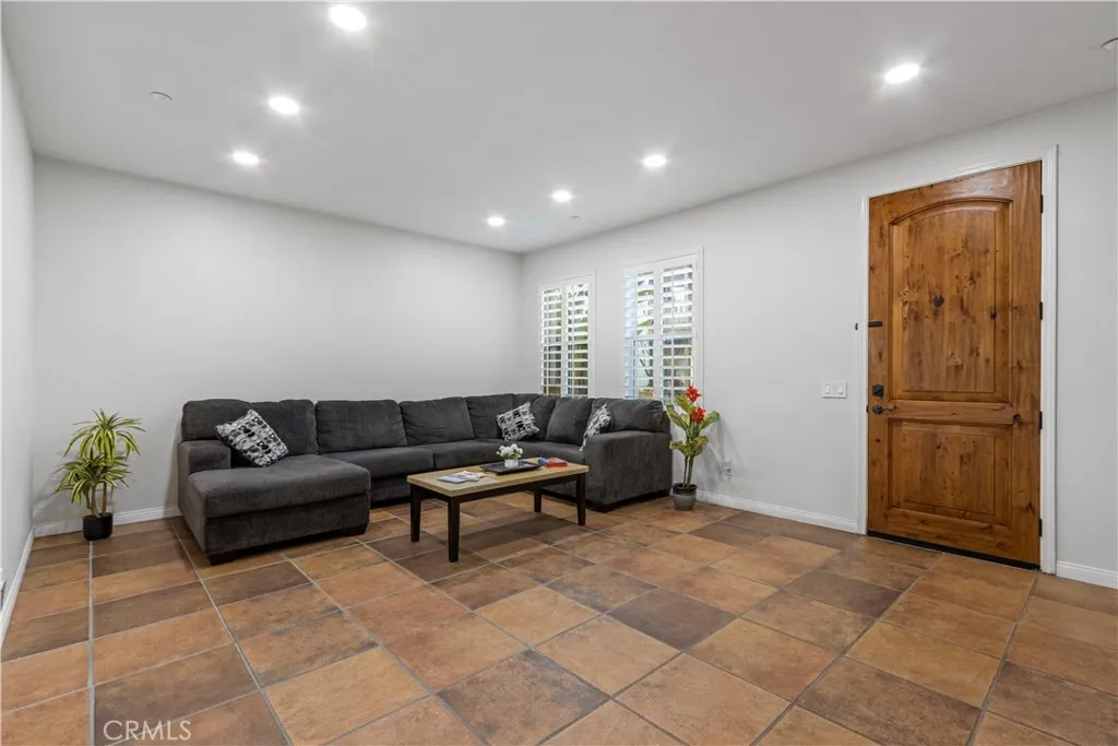 https://cdn.realtyfeed.com/cdn/127/306566820/86812823f632994eb4748142bdf9b6f7.webp