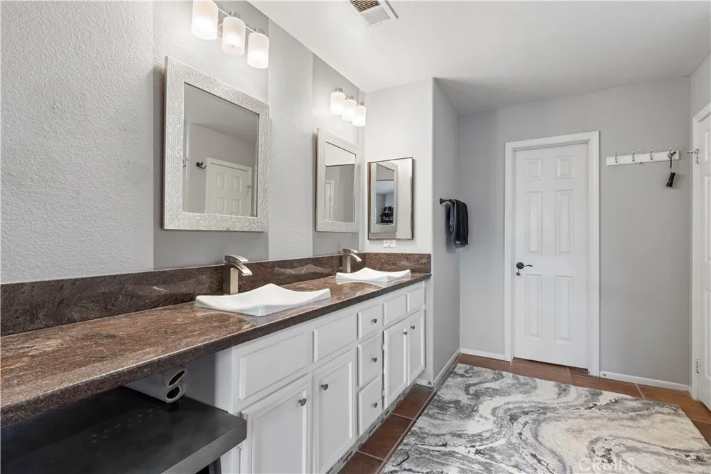 https://cdn.realtyfeed.com/cdn/127/306566820/93d77d095500fa62507092a82cc24760.webp