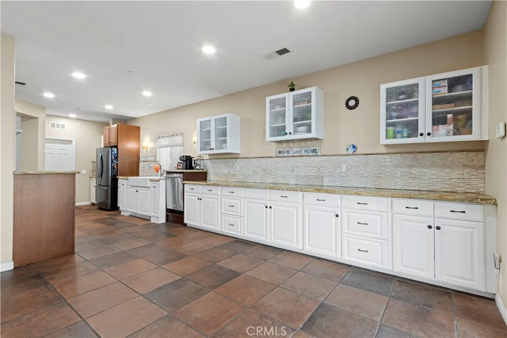 https://cdn.realtyfeed.com/cdn/127/306566820/97faba558fe422bd4390e94cc12e9c35.webp