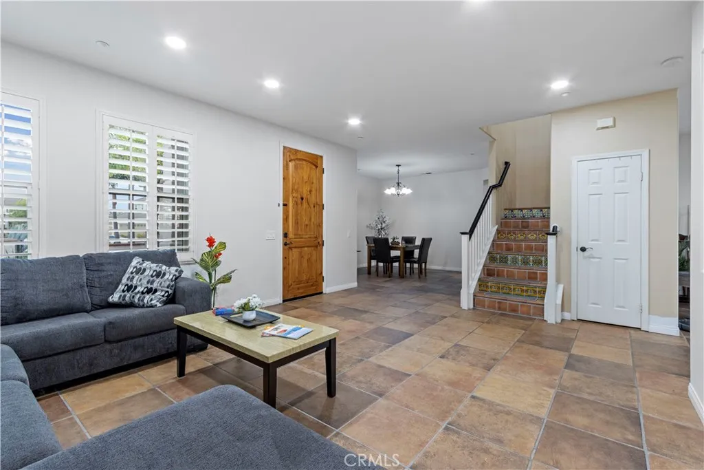 https://cdn.realtyfeed.com/cdn/127/306566820/c9543a0e1e90ae9f734097688cda16a3.webp