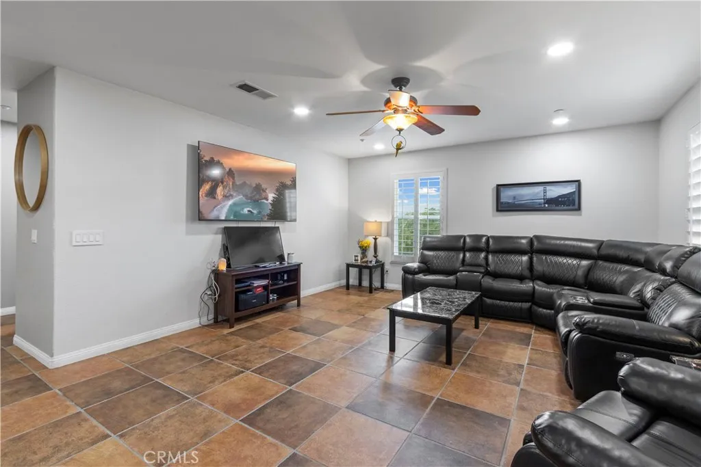 https://cdn.realtyfeed.com/cdn/127/306566820/dc9b92386626b89009bb7c25d146ef2f.webp