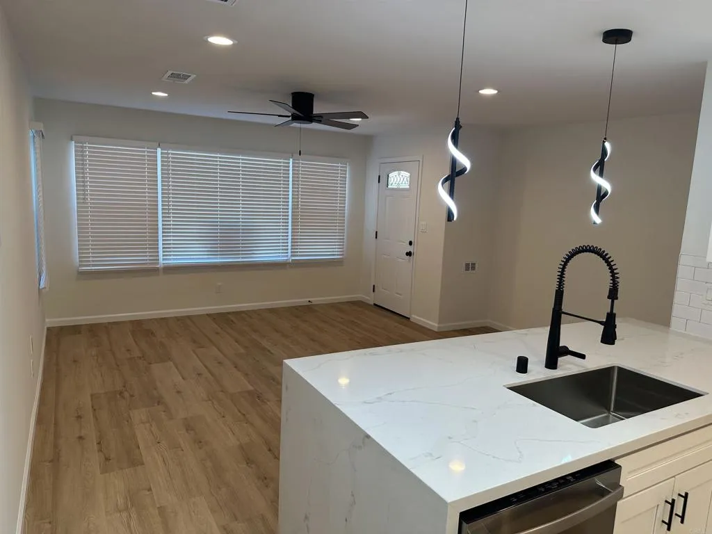 https://cdn.realtyfeed.com/cdn/127/306566883/0d8a0af67a2f11c424f794f4f627cc76.webp