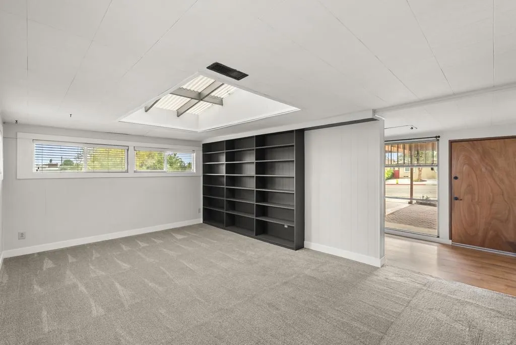 https://cdn.realtyfeed.com/cdn/127/306566884/6b71d64183a4d189a752d6222face587.webp