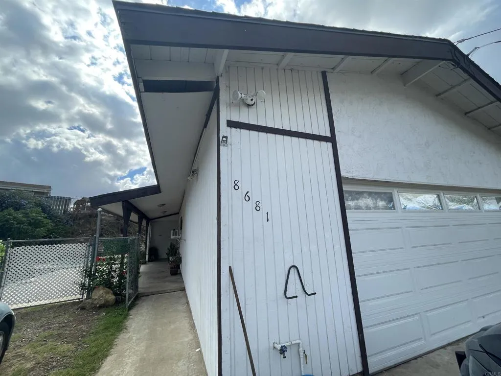 https://cdn.realtyfeed.com/cdn/127/306566943/b3aa519543a31694470f6239c5ddda21.webp