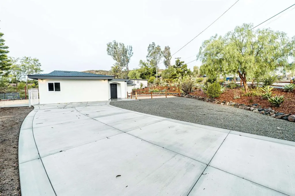 https://cdn.realtyfeed.com/cdn/127/306566988/5f1a40a63a8a626226a48a839f4b9616.webp