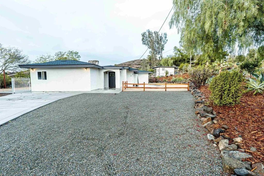 https://cdn.realtyfeed.com/cdn/127/306566988/b6761e9fdf2b69d46d5d71be2bc64f29.webp