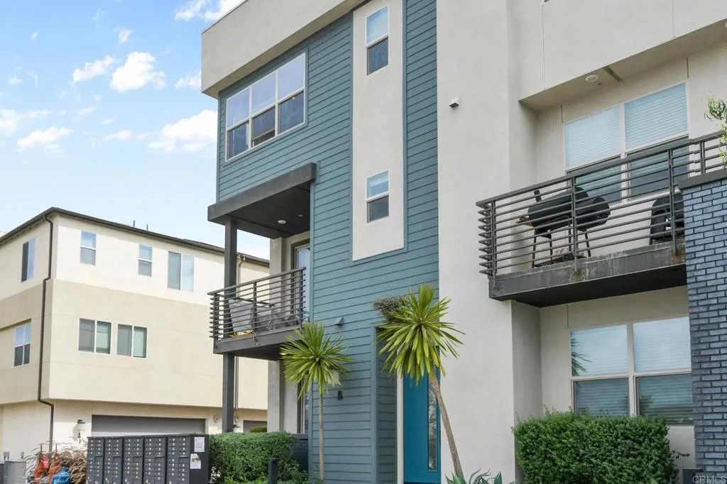 MLS: PTP2507848 Condo For Sale
