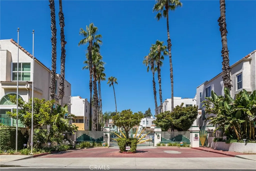 Sherman Oaks, CA 91401