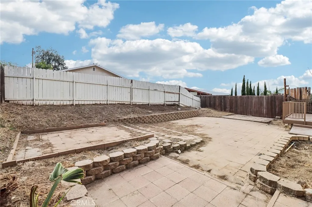 https://cdn.realtyfeed.com/cdn/127/306567132/1c838467d5edd99b7bd11d79daded70e.webp