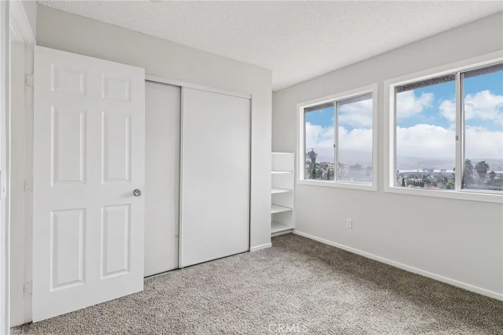 https://cdn.realtyfeed.com/cdn/127/306567132/4b64ed98102143d376bcaafe7ebdac06.webp