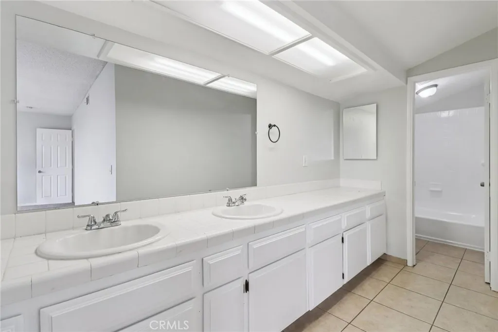 https://cdn.realtyfeed.com/cdn/127/306567132/888e5ce4feb6058566a9881c58959fb3.webp