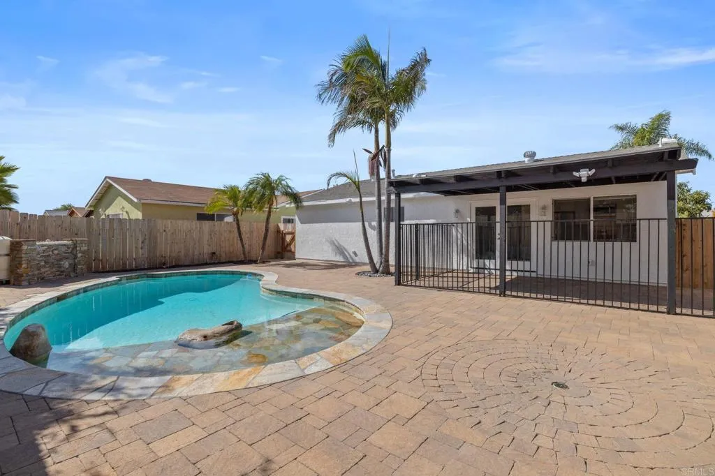 https://cdn.realtyfeed.com/cdn/127/306567166/e5e1625e673b4f8dfba21f5dc93fd621.webp