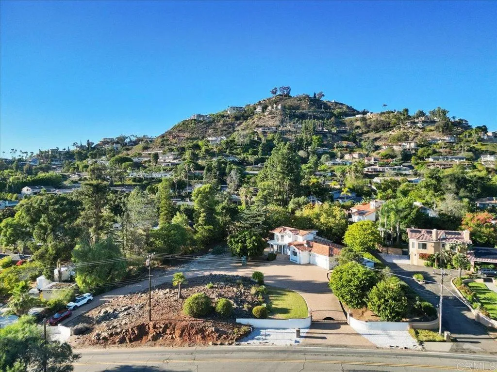 https://cdn.realtyfeed.com/cdn/127/306567191/6bbf909a178ebf6a0c02b3f50a08fa9b.webp