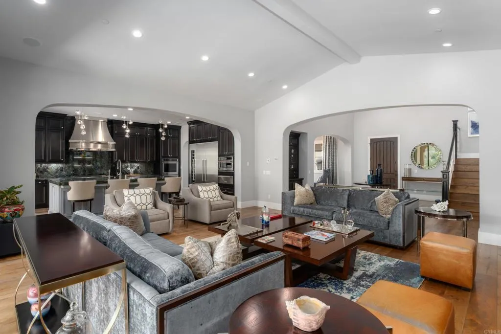https://cdn.realtyfeed.com/cdn/127/306567229/18d68f690472a506757975143ce4fe3c.webp