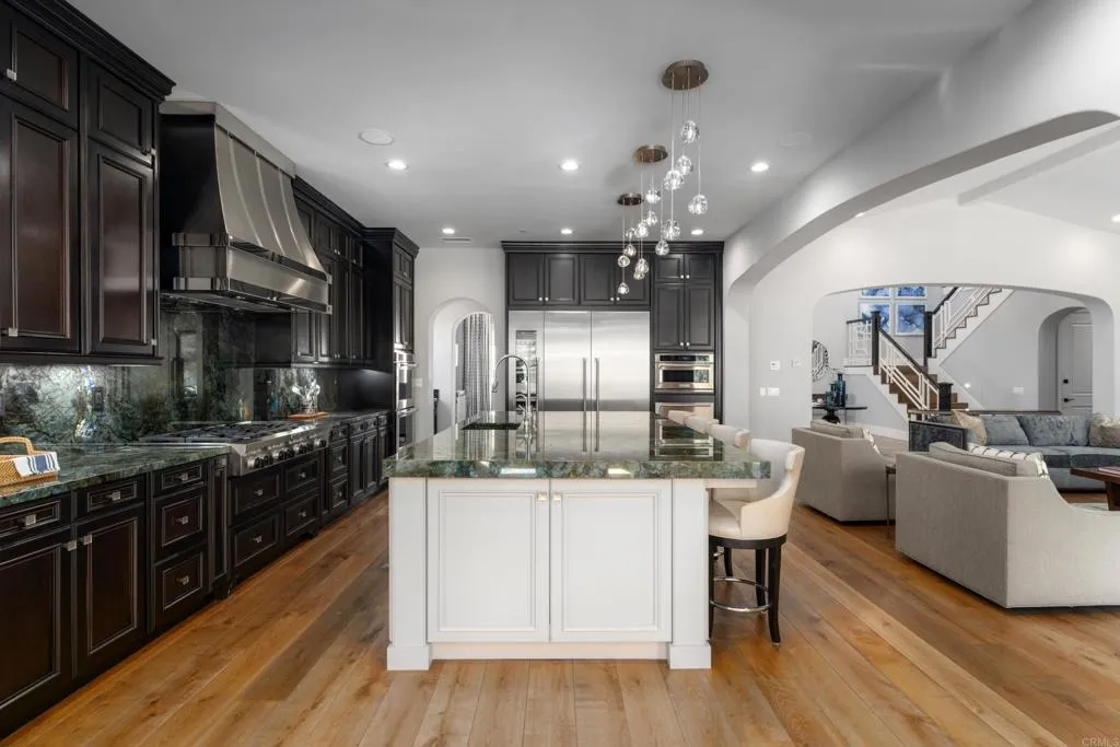 https://cdn.realtyfeed.com/cdn/127/306567229/284dec1812643bba5364dcf44fdf624e.webp