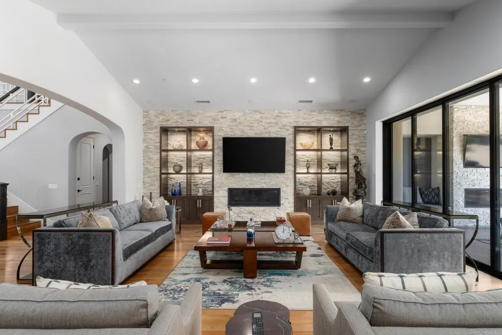 https://cdn.realtyfeed.com/cdn/127/306567229/c82948a1e5619cdd4f1650a73e21cae7.webp