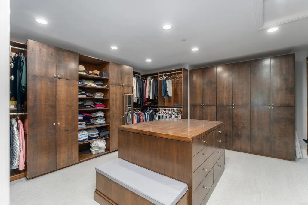 https://cdn.realtyfeed.com/cdn/127/306567229/d966e3c347060f28c34b437bcce49673.webp