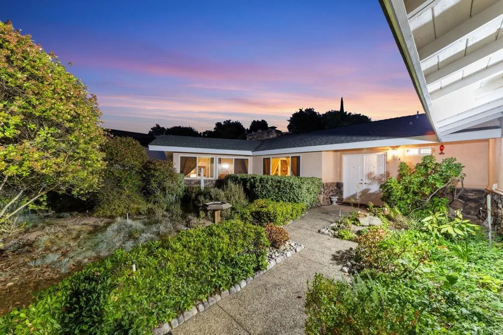 https://cdn.realtyfeed.com/cdn/127/306567355/75905503c7fac66d3aeacad9e12660d0.webp