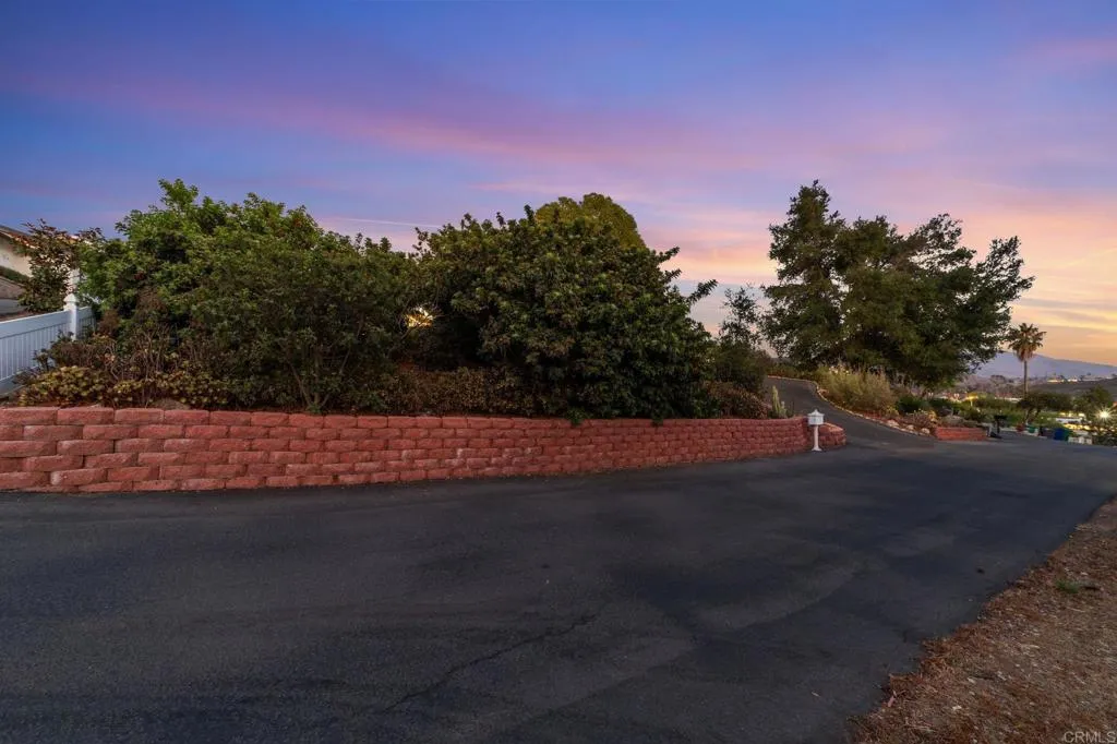 https://cdn.realtyfeed.com/cdn/127/306567355/804dbeab7dd495133f7f75e552756d1f.webp