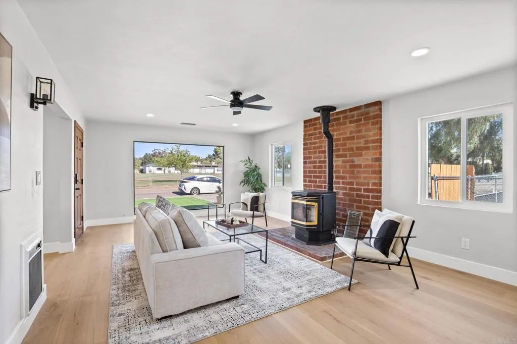 https://cdn.realtyfeed.com/cdn/127/306567439/2f8ce24dd8ed2b00b6b4c582a180b281.webp