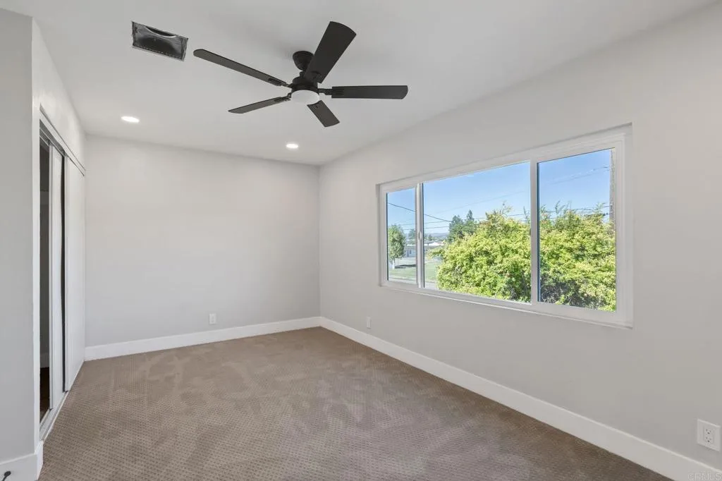 https://cdn.realtyfeed.com/cdn/127/306567439/359156f836d27d1721ef40c118c99e43.webp