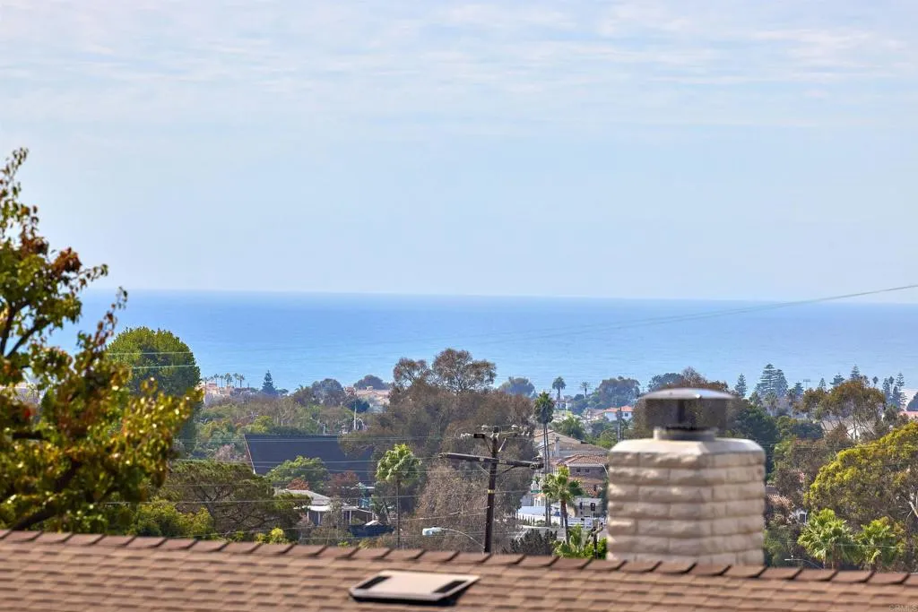 https://cdn.realtyfeed.com/cdn/127/306567527/90755f924d75c15596f49739c1336fdf.webp