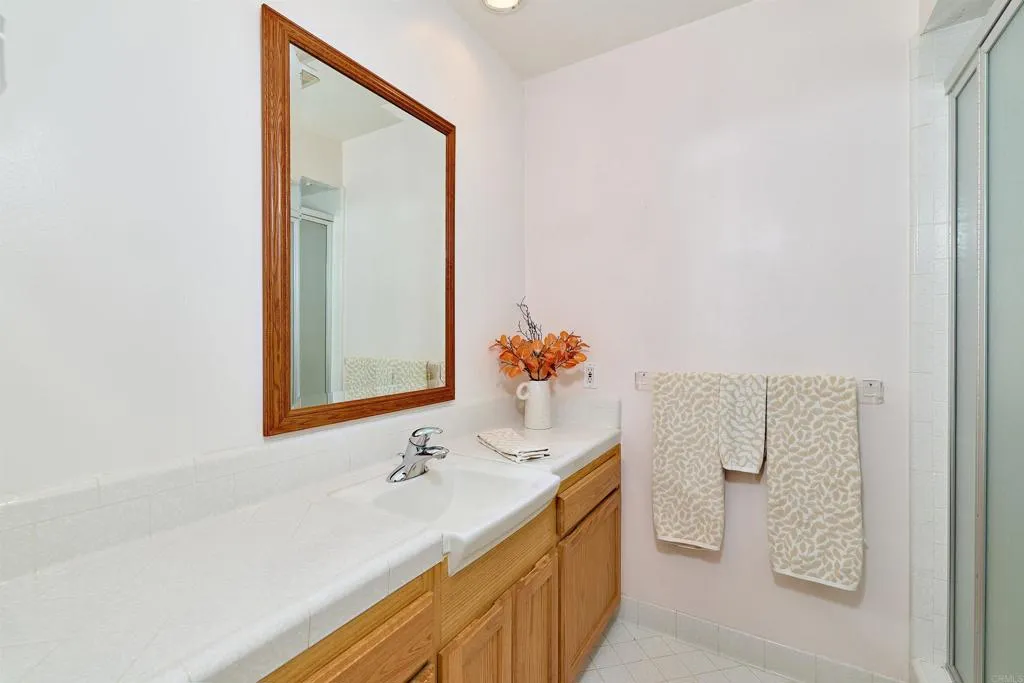 https://cdn.realtyfeed.com/cdn/127/306567527/f48a4c7610e1a583913a703dd3e0364b.webp