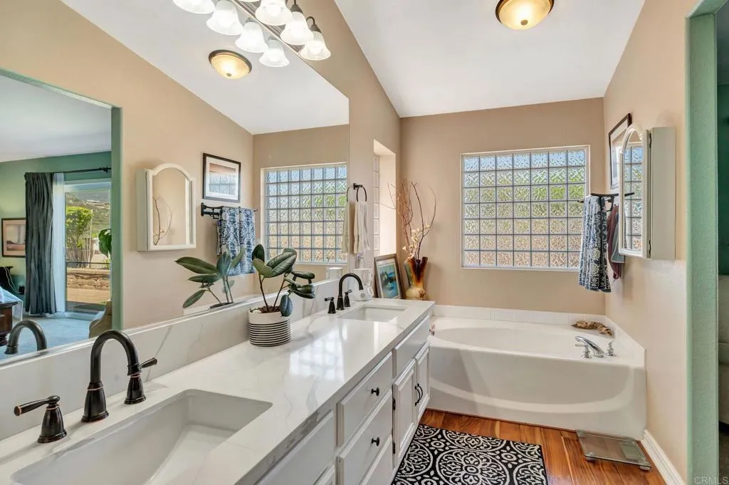 https://cdn.realtyfeed.com/cdn/127/306567559/86ddbee0e3fc5e07a64c4f53135d363c.webp