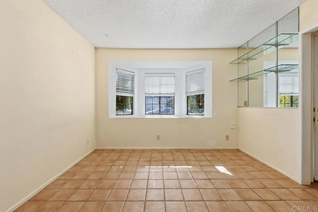 https://cdn.realtyfeed.com/cdn/127/306567586/106302484faff22e244b6ecf0075a93c.webp