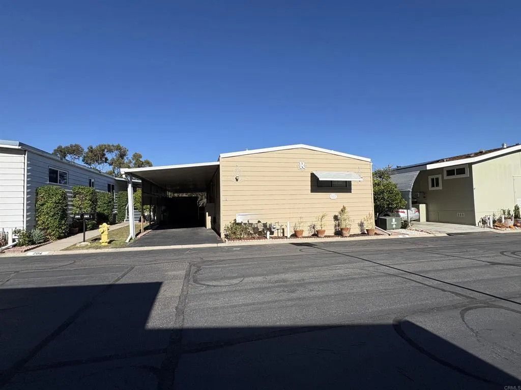 https://cdn.realtyfeed.com/cdn/127/306567614/f69745e00baeebb95b6f1a4744129f12.webp