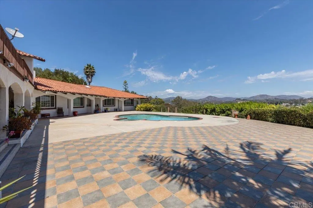 https://cdn.realtyfeed.com/cdn/127/306567623/70af83d6faed9ee35e0e4394a1da2a63.webp