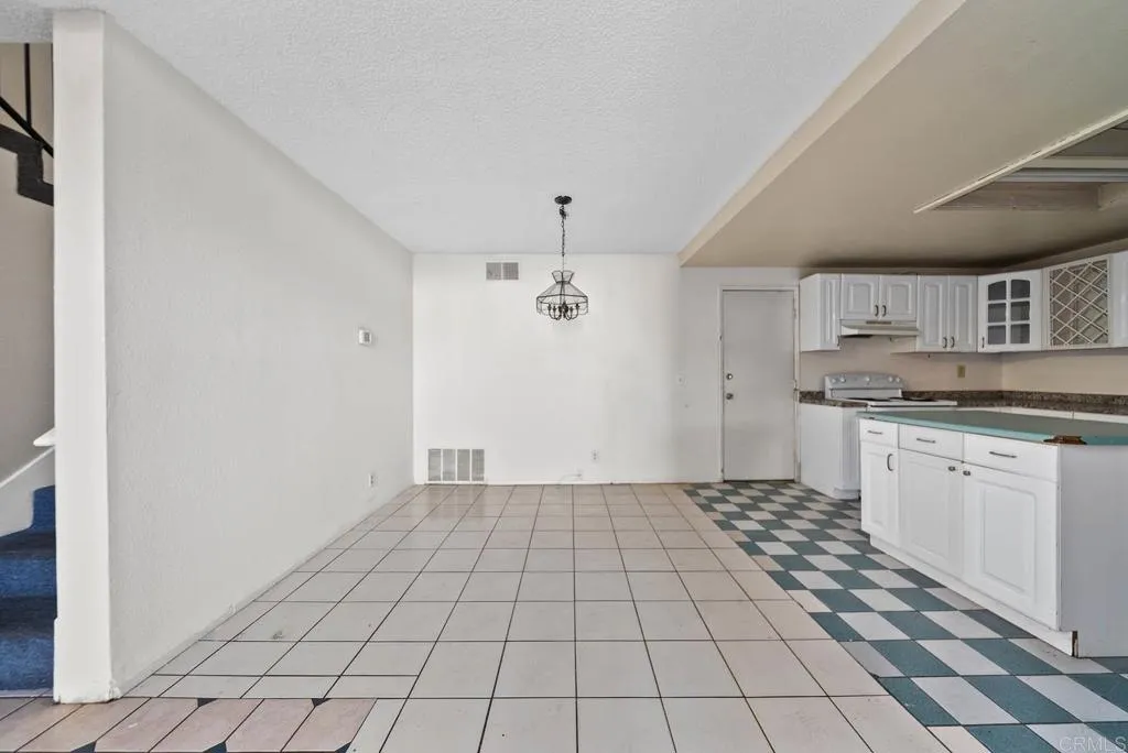 https://cdn.realtyfeed.com/cdn/127/306567646/a7c625fad6eccca73b1a92d893fc2c00.webp