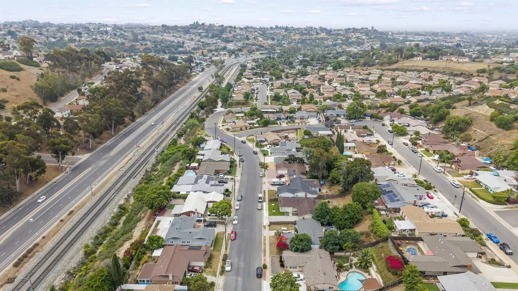 https://cdn.realtyfeed.com/cdn/127/306567701/52f1684d11e0fa2da3f9b4b072563043.webp