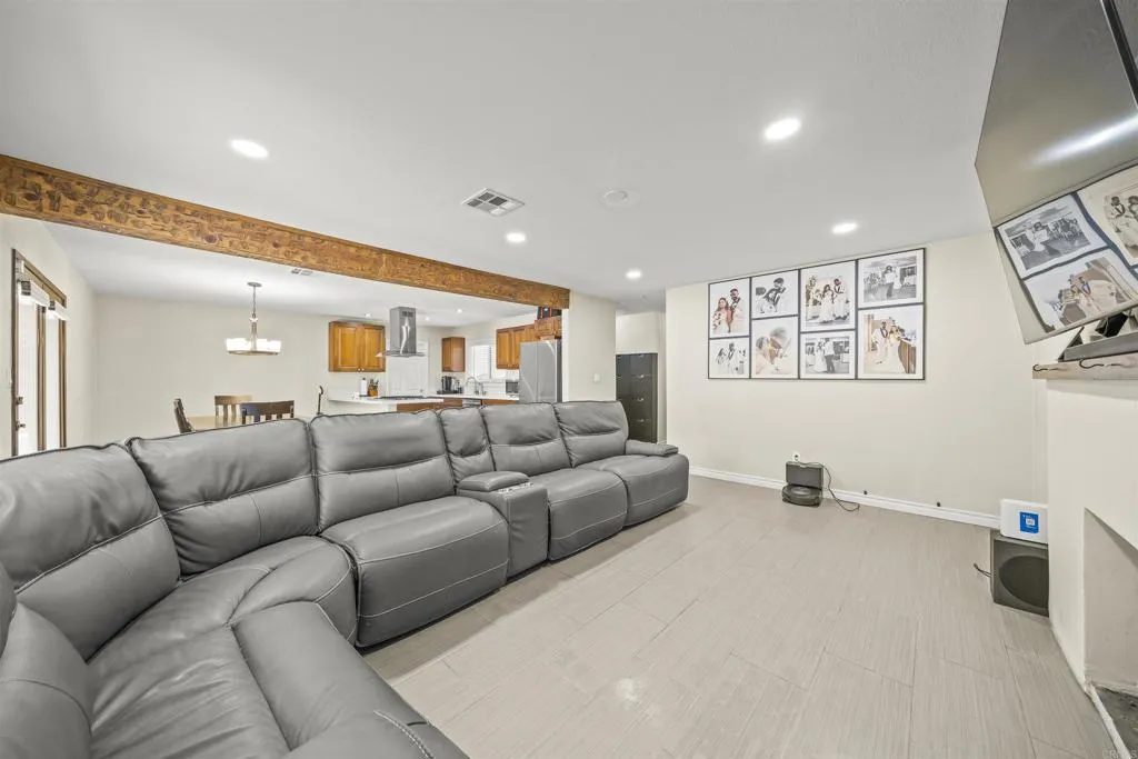 https://cdn.realtyfeed.com/cdn/127/306567701/9353fb4e03632340d1a370c0ea59a34f.webp