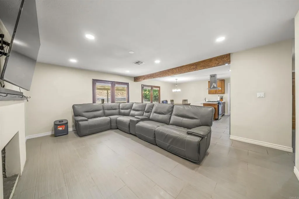 https://cdn.realtyfeed.com/cdn/127/306567701/ee390f52dcf198d9ccb3e20ade2f426b.webp