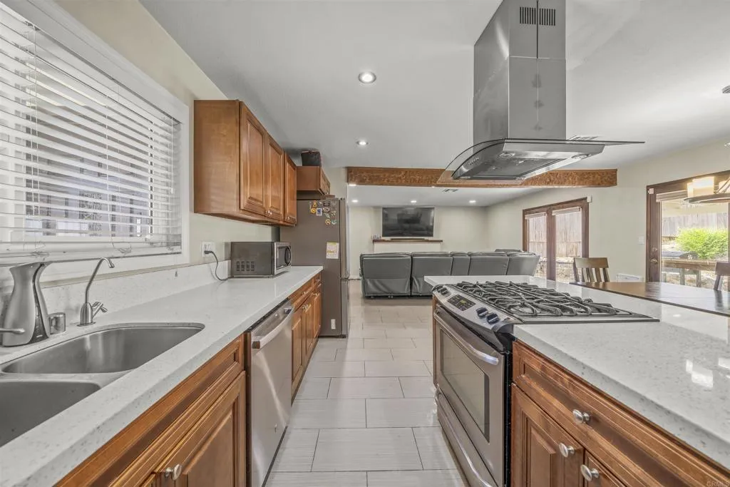 https://cdn.realtyfeed.com/cdn/127/306567701/f2233456e0174ba4bae5d8f63c2d6d3c.webp