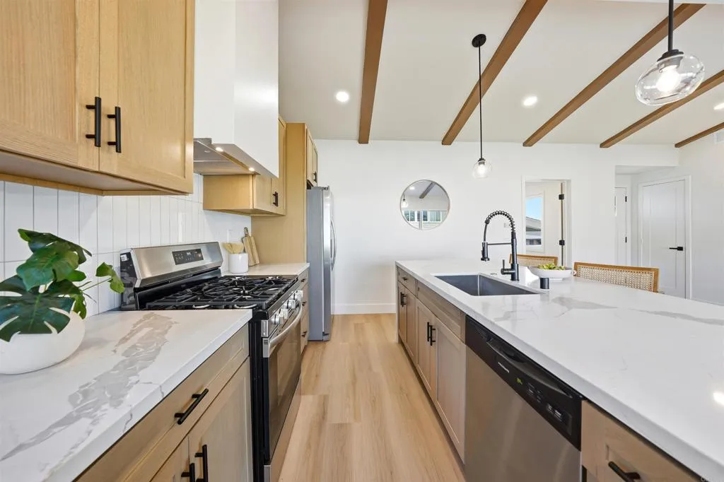 https://cdn.realtyfeed.com/cdn/127/306567704/02abe29551e5dd208b1066db7716c1c6.webp
