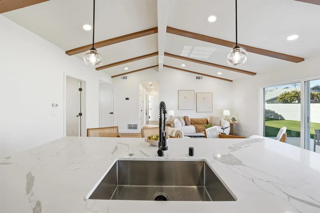 https://cdn.realtyfeed.com/cdn/127/306567704/0f2ecde8be27746ce6ca285a1ce59089.webp