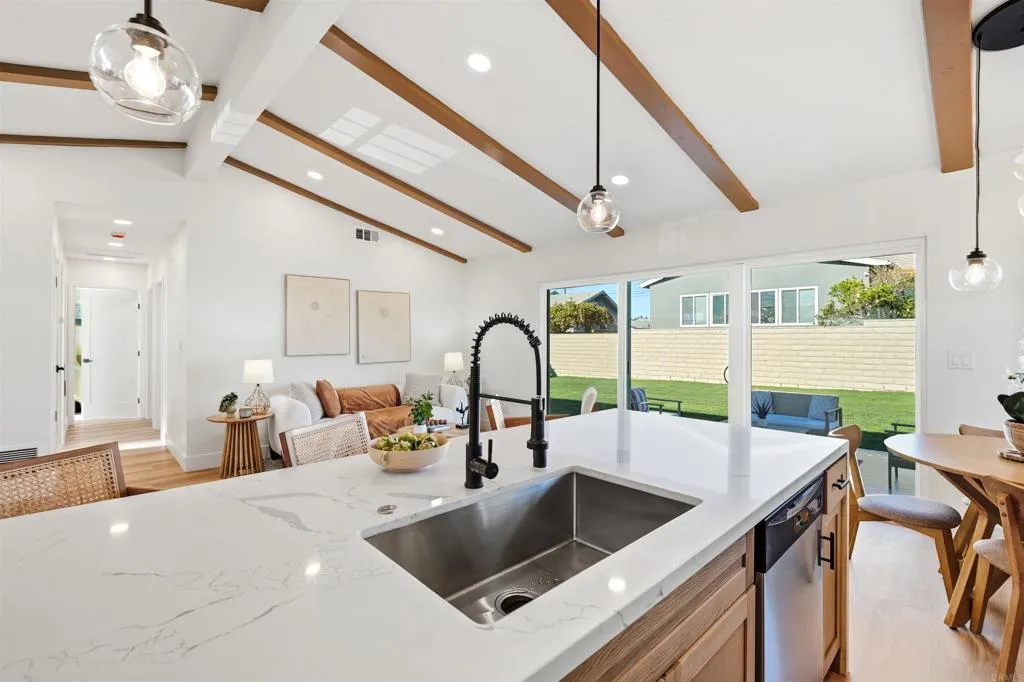 https://cdn.realtyfeed.com/cdn/127/306567704/42b2ad82c22df4658cdff675b78b84d4.webp