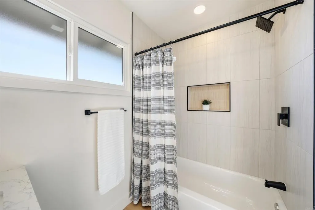 https://cdn.realtyfeed.com/cdn/127/306567704/cdf3d392f90135f2e74169cde4d57621.webp
