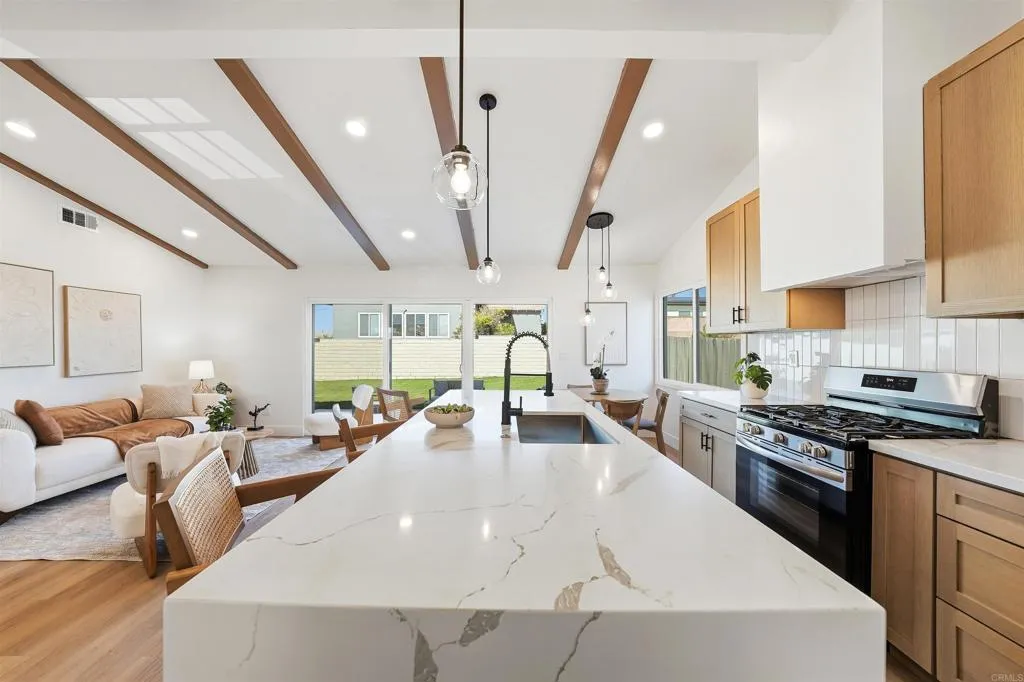 https://cdn.realtyfeed.com/cdn/127/306567704/ed215783750f89bb389148bae565836c.webp