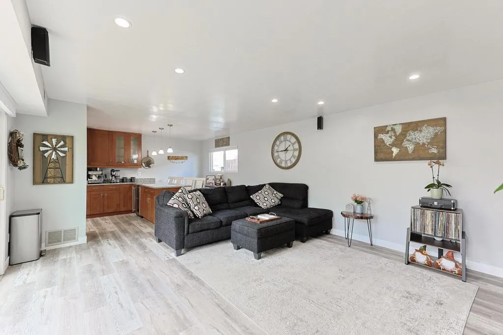 https://cdn.realtyfeed.com/cdn/127/306567742/a68dcb713e52634031f09ce33bb9b92a.webp