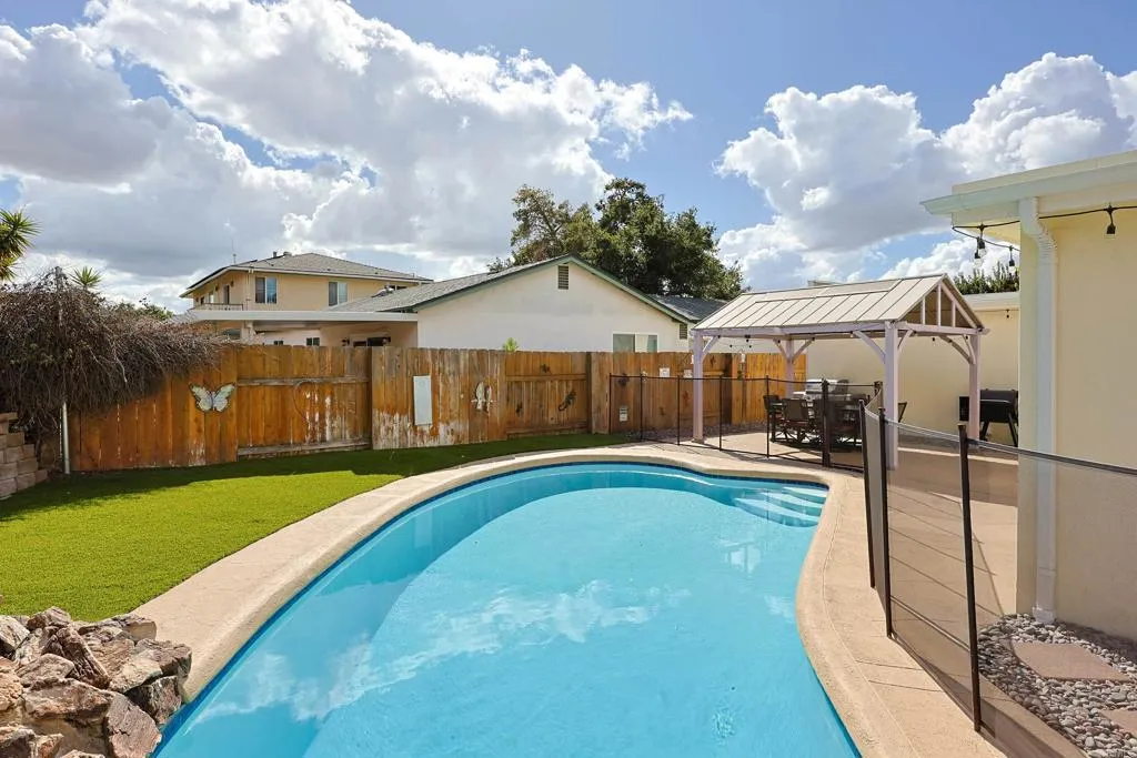https://cdn.realtyfeed.com/cdn/127/306567742/fe1c9f8cbf8d3991468dab8a9c9f6d40.webp
