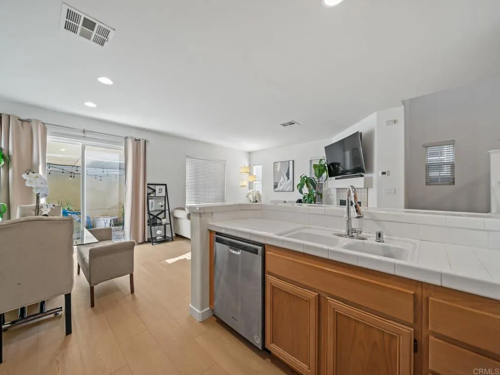 https://cdn.realtyfeed.com/cdn/127/306567769/7047a17d3b65a4a6feee344b7c49e946.webp