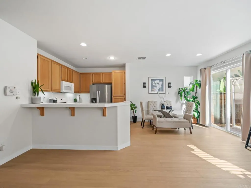 https://cdn.realtyfeed.com/cdn/127/306567769/8cc37f4c55bbb8dde53331c526c0c55e.webp