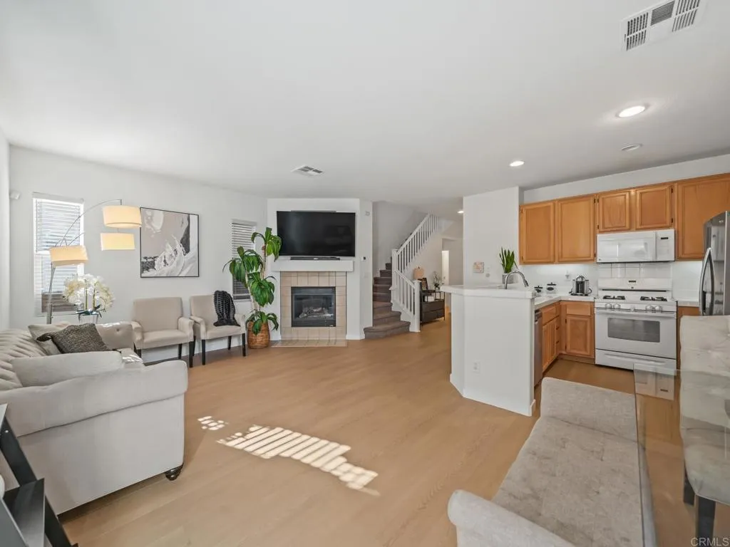 https://cdn.realtyfeed.com/cdn/127/306567769/ef0b89838f48de924b3bbc9fddb9eb52.webp
