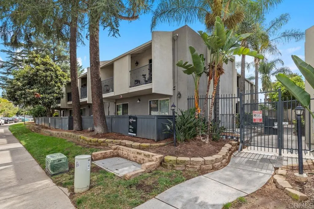 MLS: PTP2507878 Condo For Sale