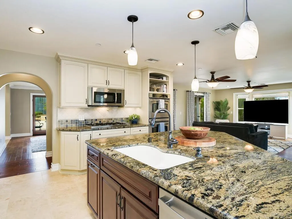 https://cdn.realtyfeed.com/cdn/127/306567805/2f8ea9929dc528d39b677fbfc3cf5e4f.webp