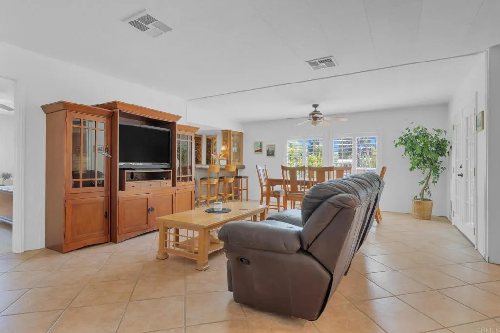 https://cdn.realtyfeed.com/cdn/127/306567868/a99411eac2cdff4344cfe8845ae3765b.webp