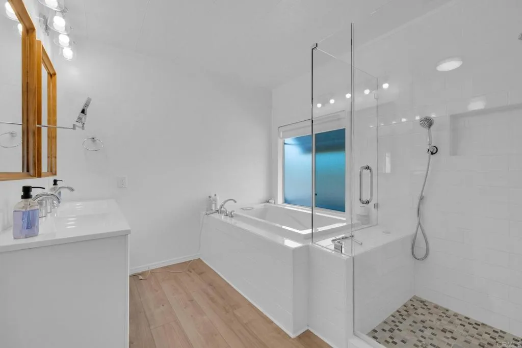 https://cdn.realtyfeed.com/cdn/127/306567868/ffeb26a75de123bffcfa5241ae46b0f0.webp